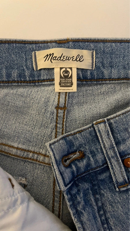 Jean droit bleu clair délavé