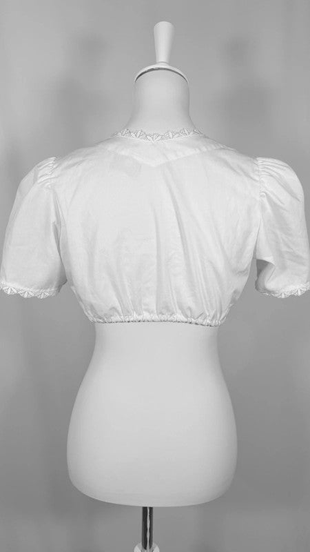 Blouse blanche courte à manches bouffantes