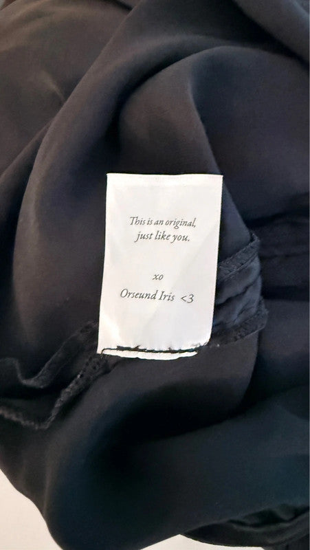 Robe en satin à fronces noire