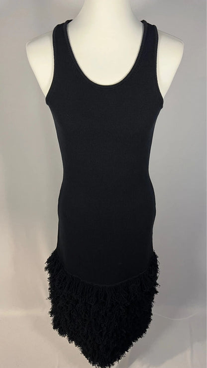 Robe noire à franges