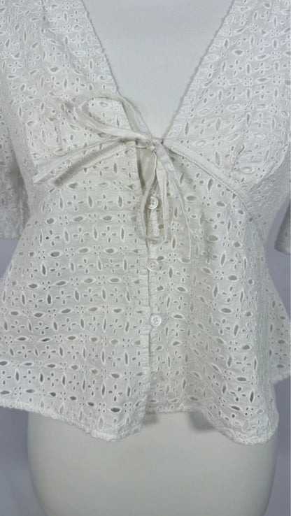 Top noué sur le devant en œillets blanc