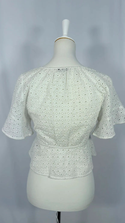 Top noué sur le devant en œillets blanc