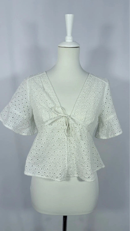 Top noué sur le devant en œillets blanc