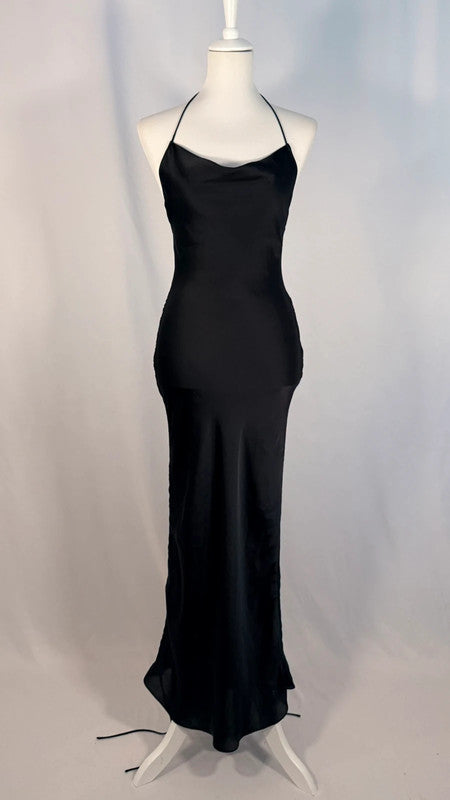 Robe en satin à fronces noire