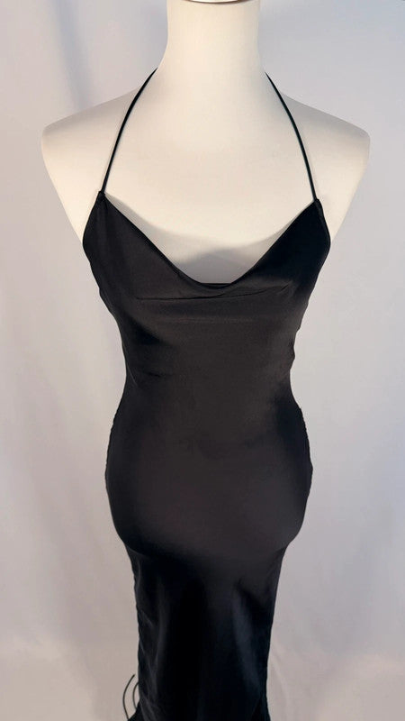 Robe en satin à fronces noire