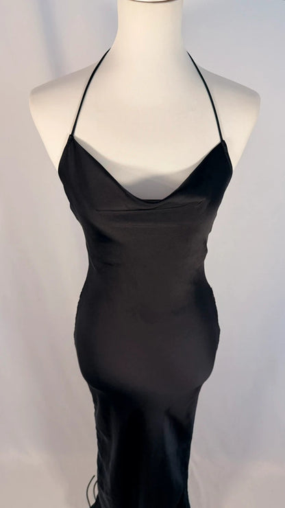 Robe en satin à fronces noire