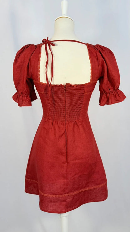 Robe en lin Evianna à encolure carrée rouge