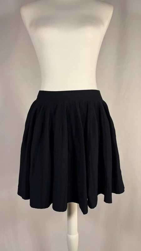 Black stretch pleated skirt