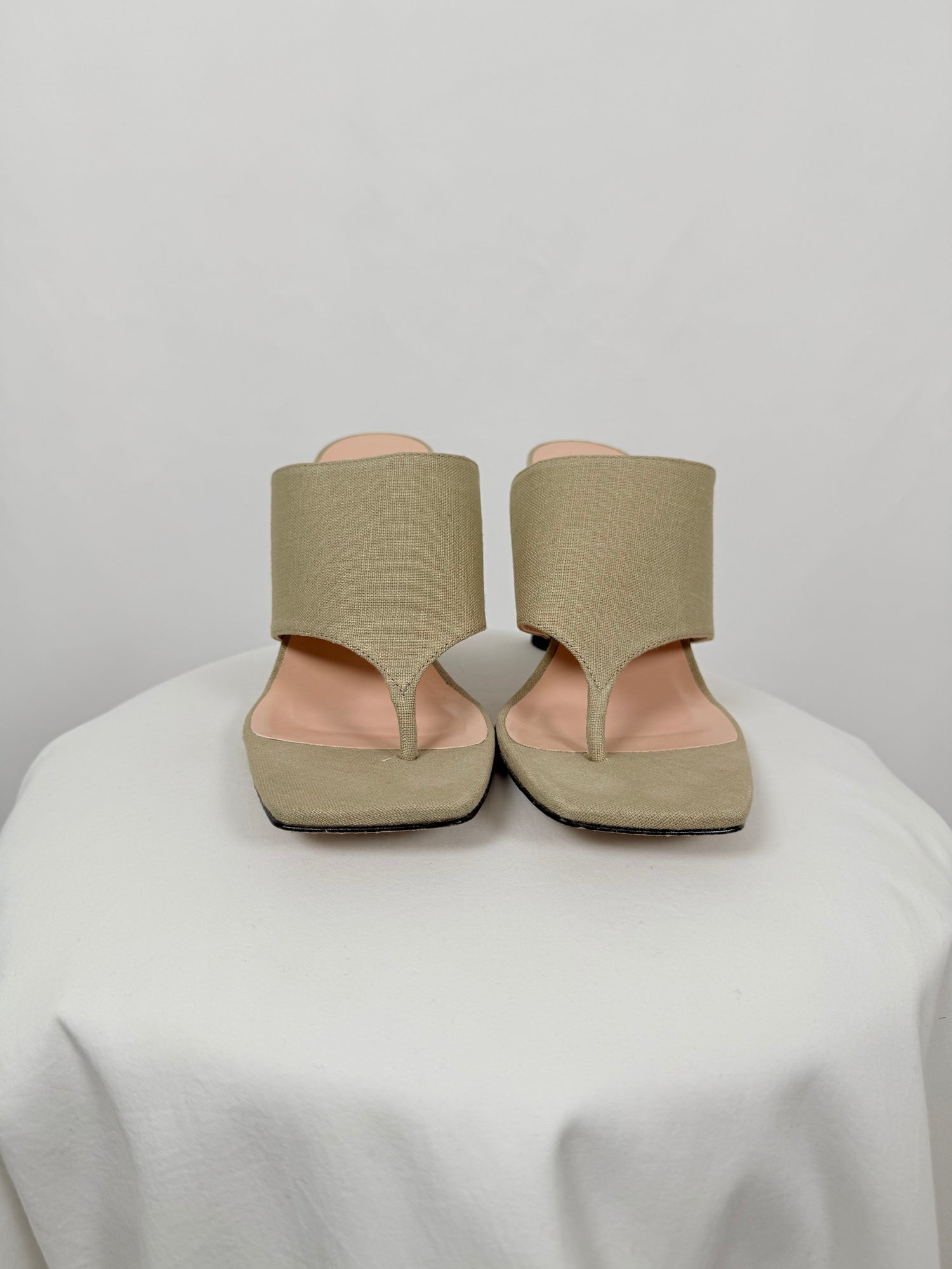 Sandales à talons en lin beige