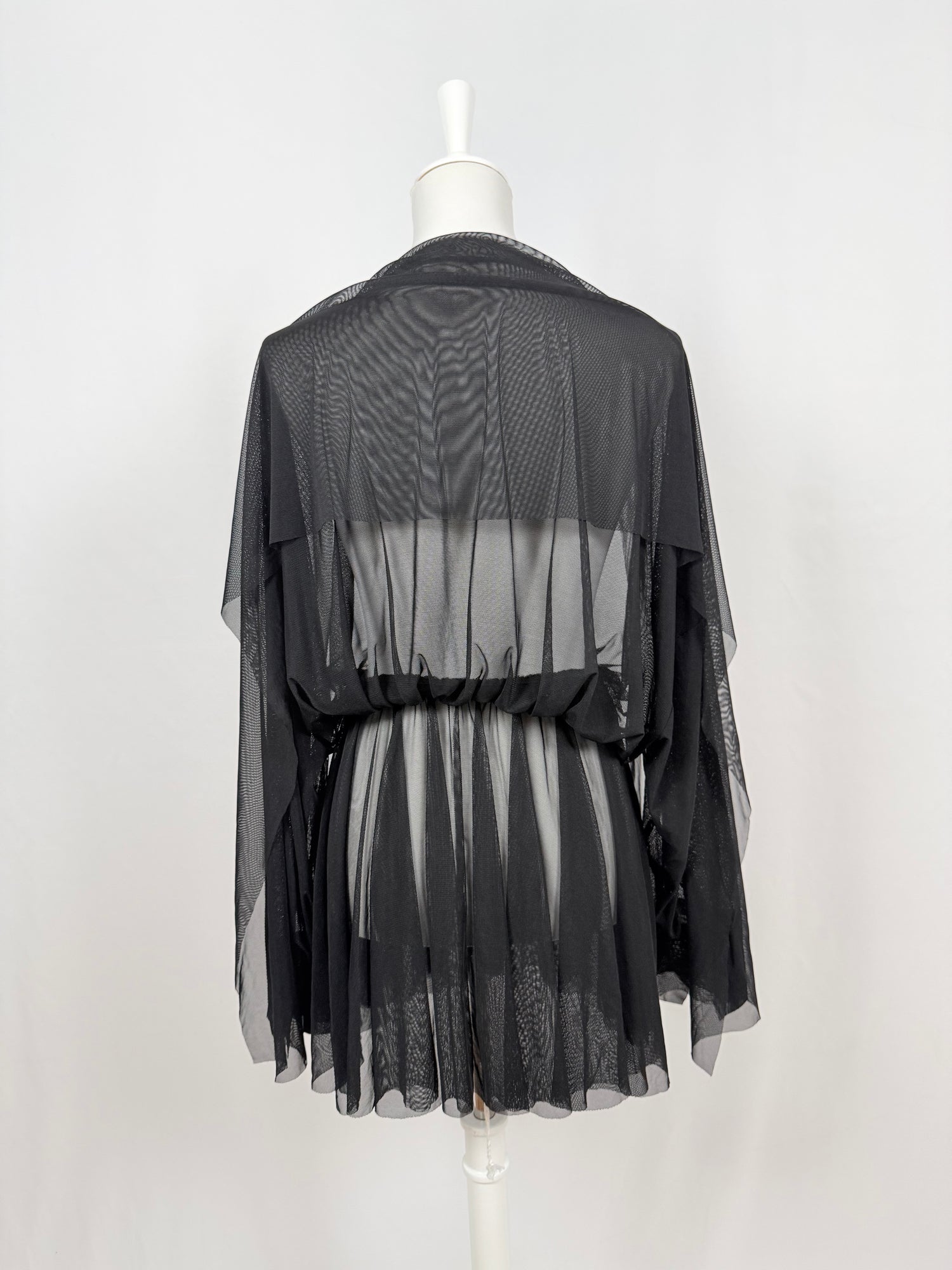 Robe courte transparente noire à capuche