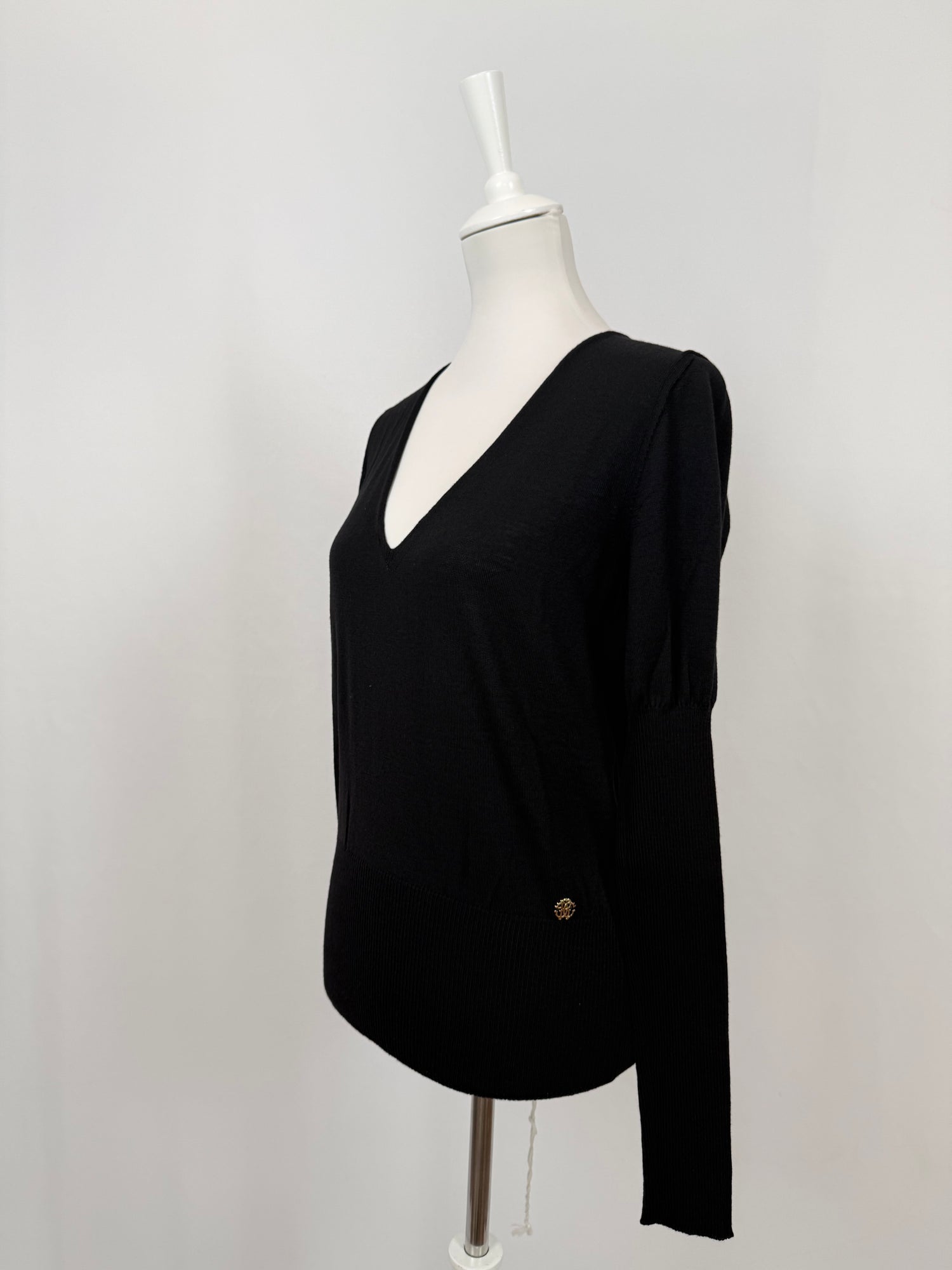 Pull noir col V en laine fine