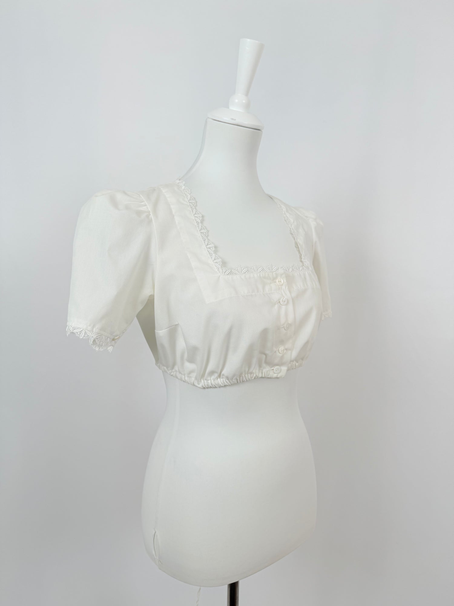 Blouse courte blanche col carré