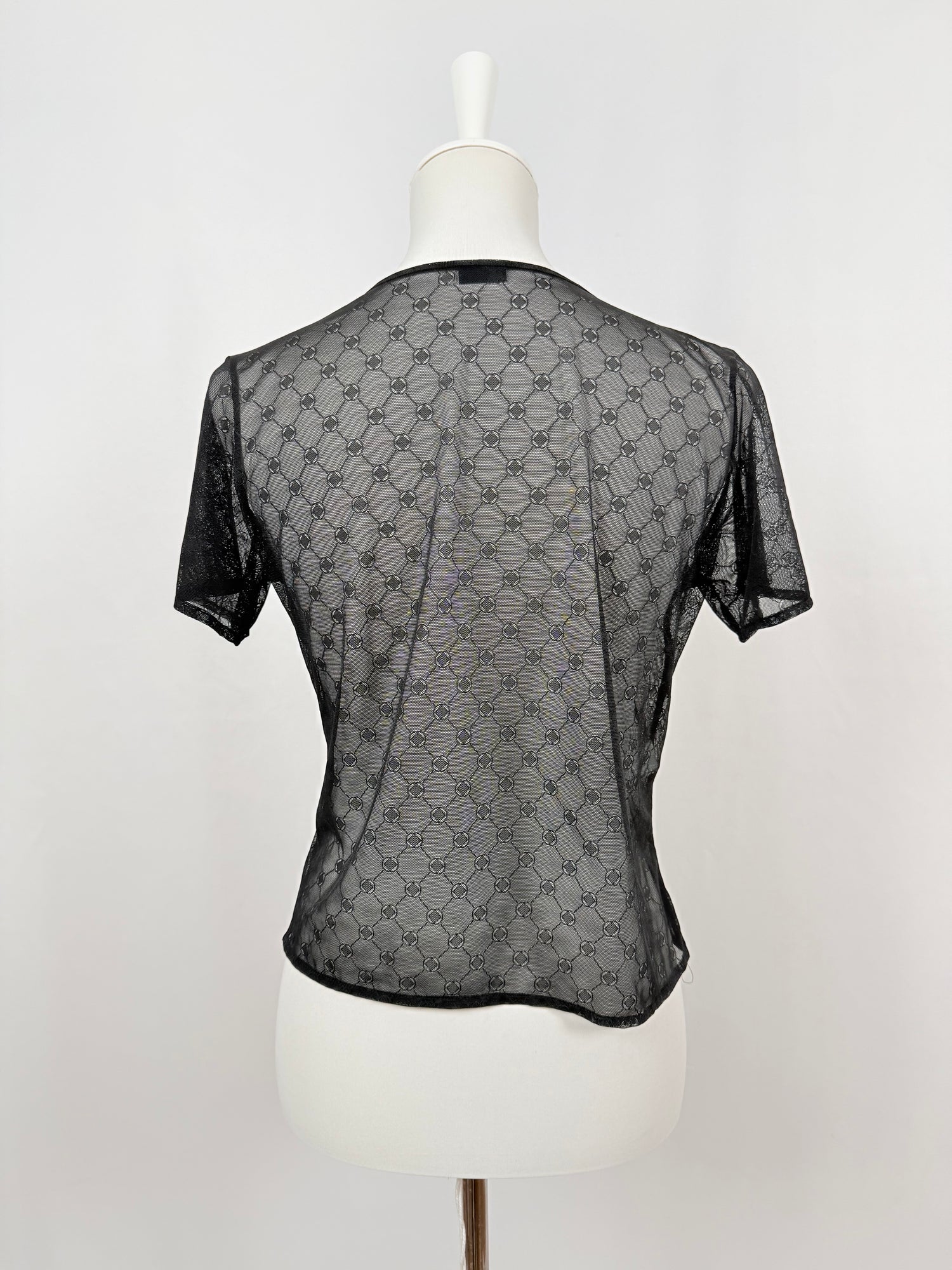 Top transparent brodé noir
