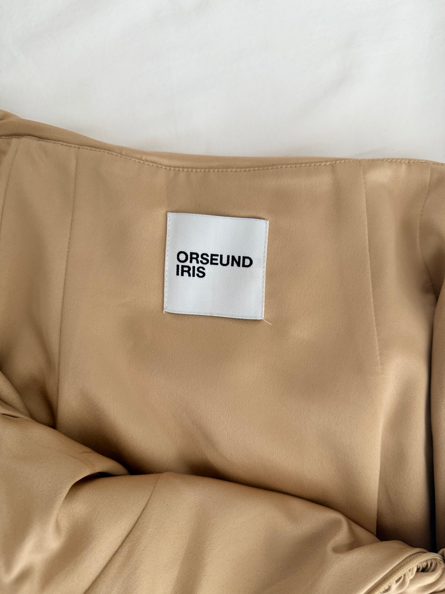 Jupe midi matelassée en poly-satin doré