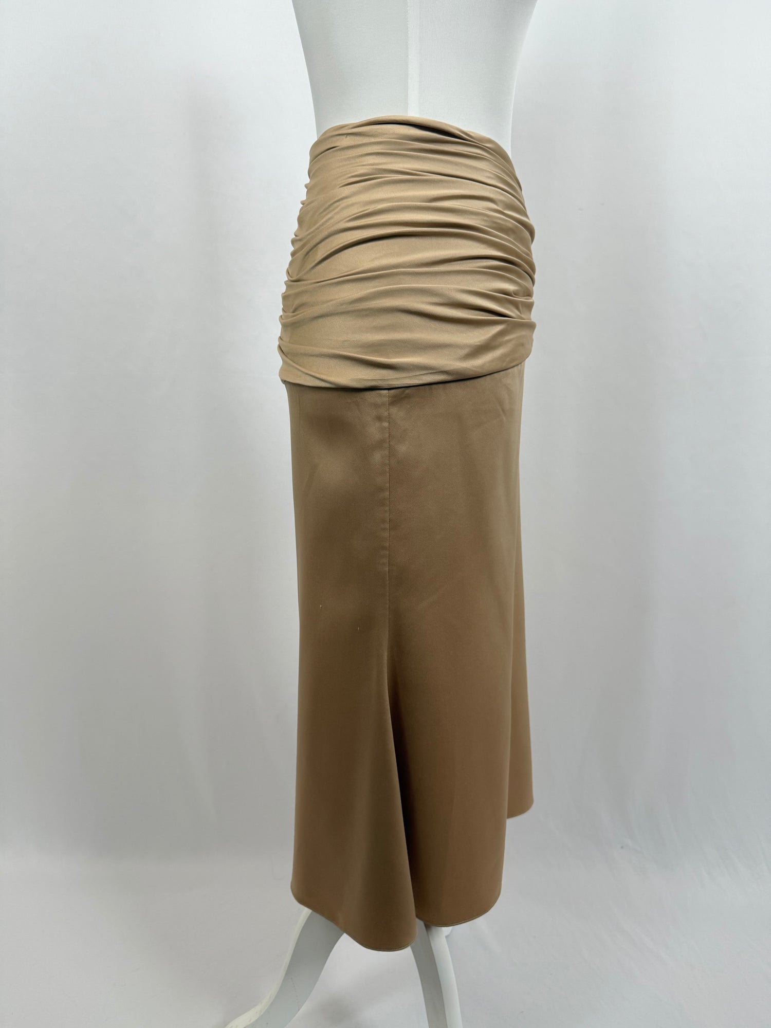 Jupe midi matelassée en poly-satin doré