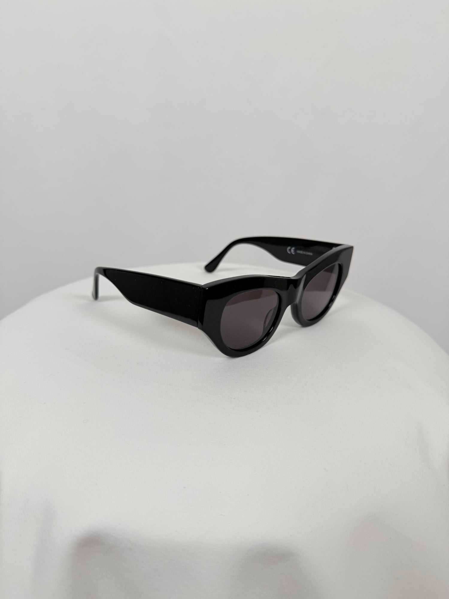 Lunettes de soleil Venezia cat-eye noires