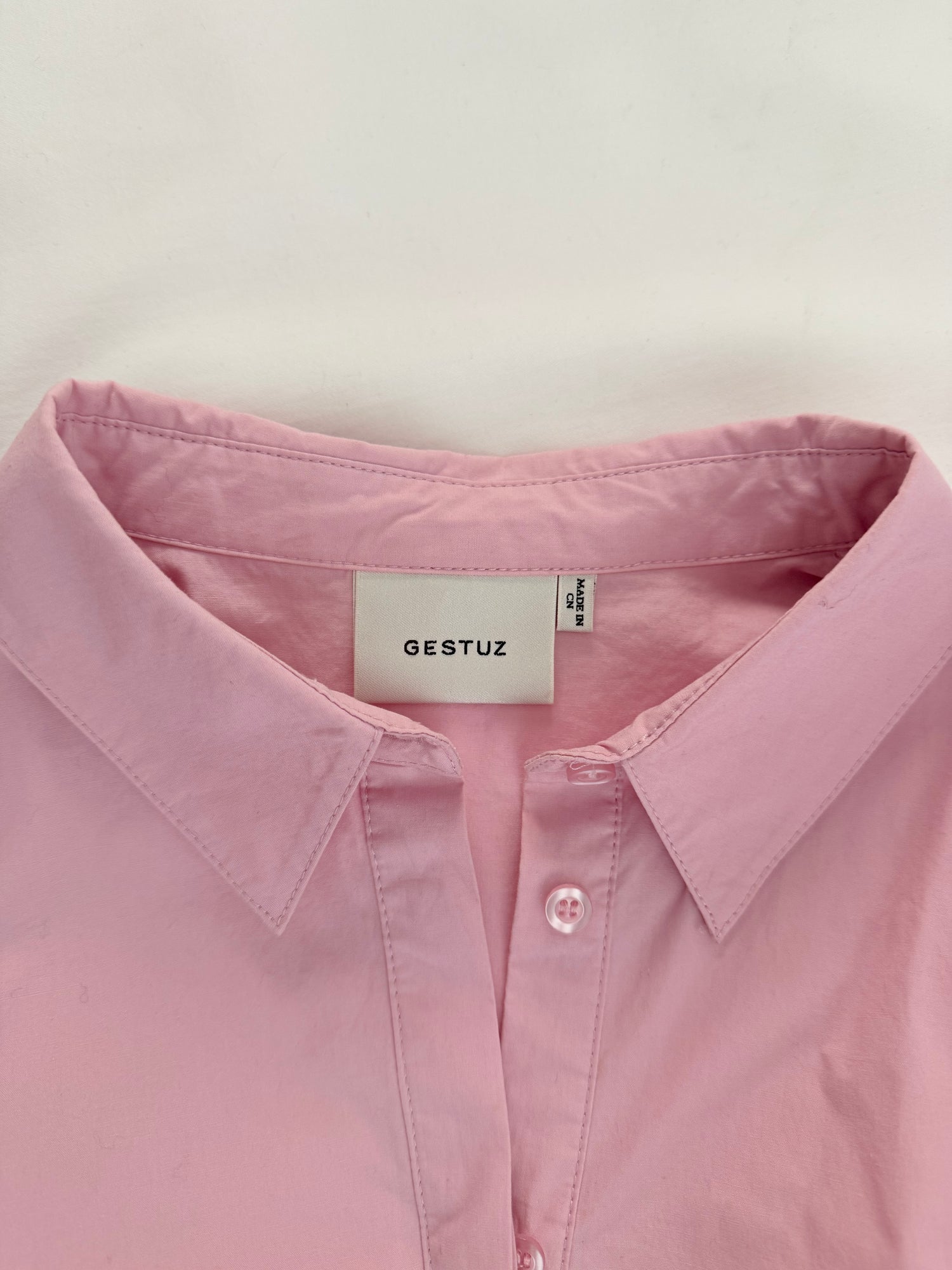 Chemise à manches courtes bouffantes rose