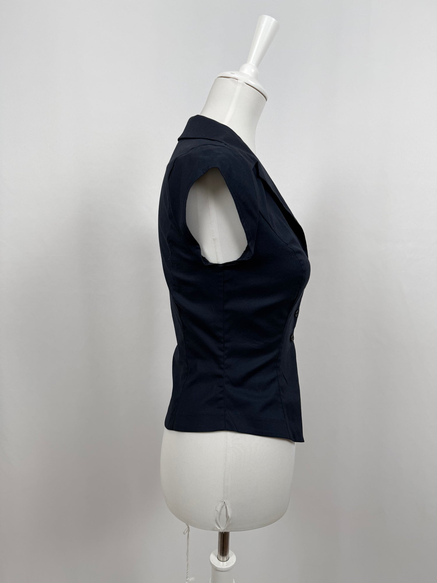 Top boutonné cintré bleu marine
