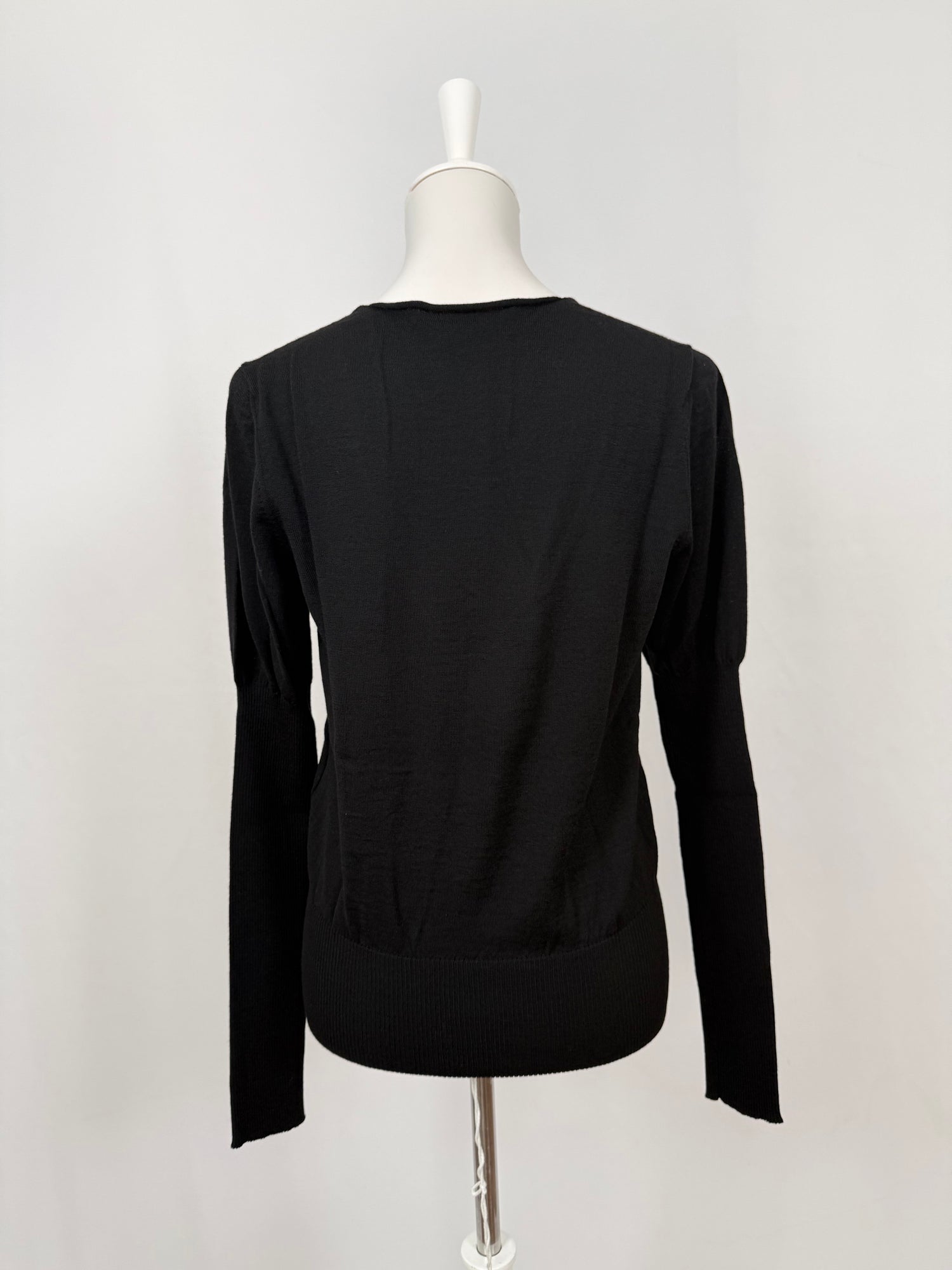 Pull noir col V en laine fine