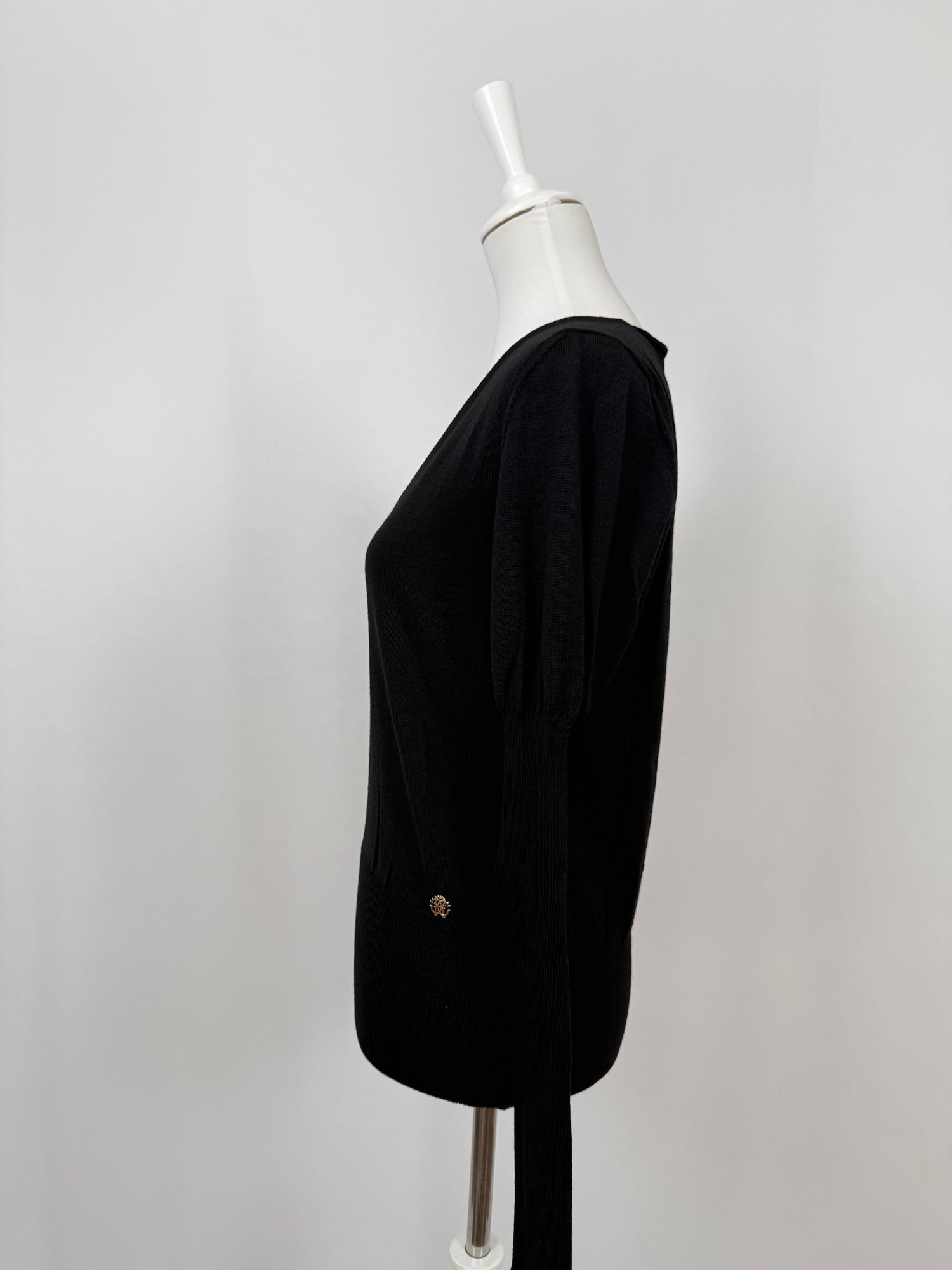 Pull noir col V en laine fine