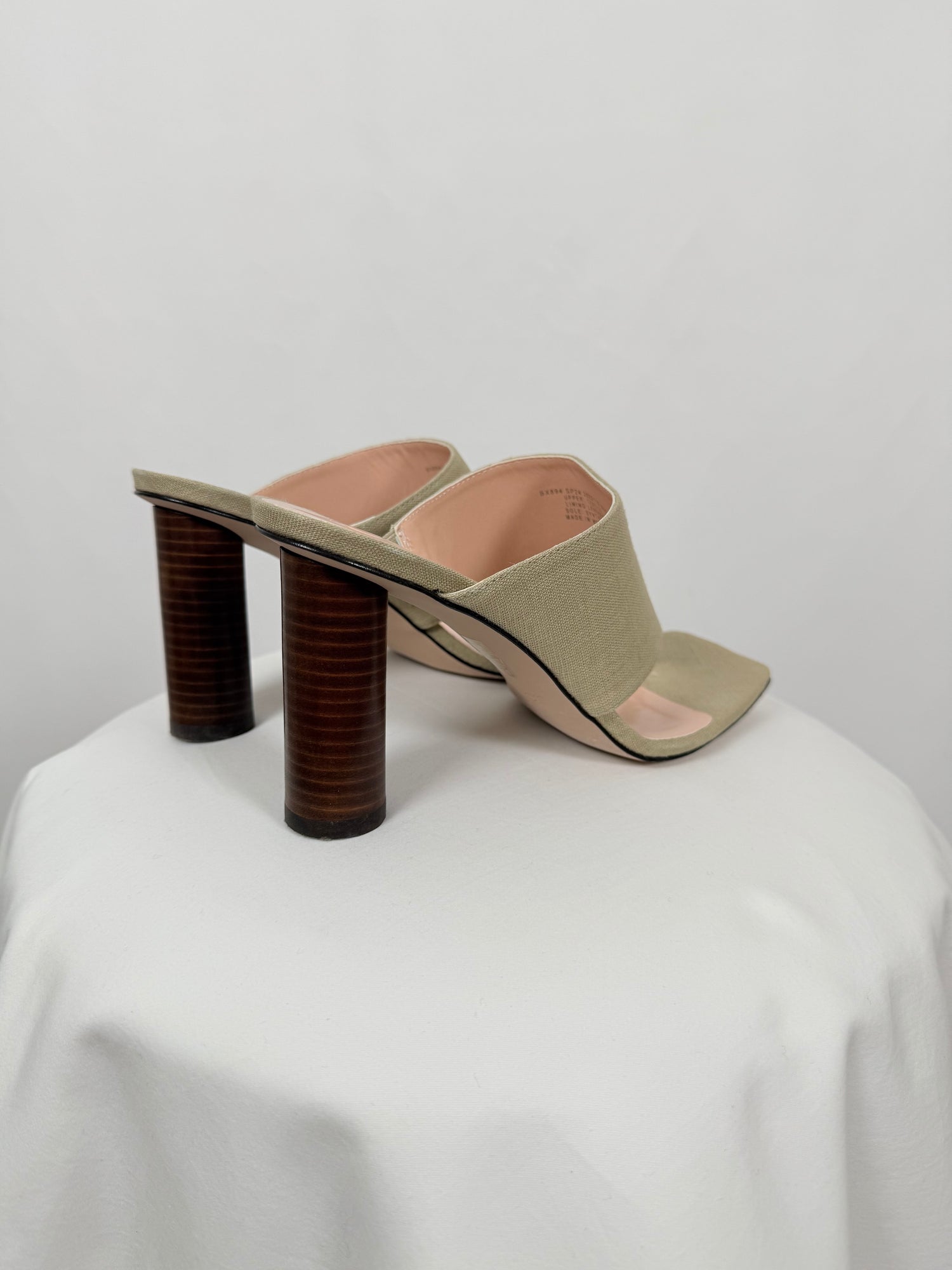 Sandales à talons en lin beige