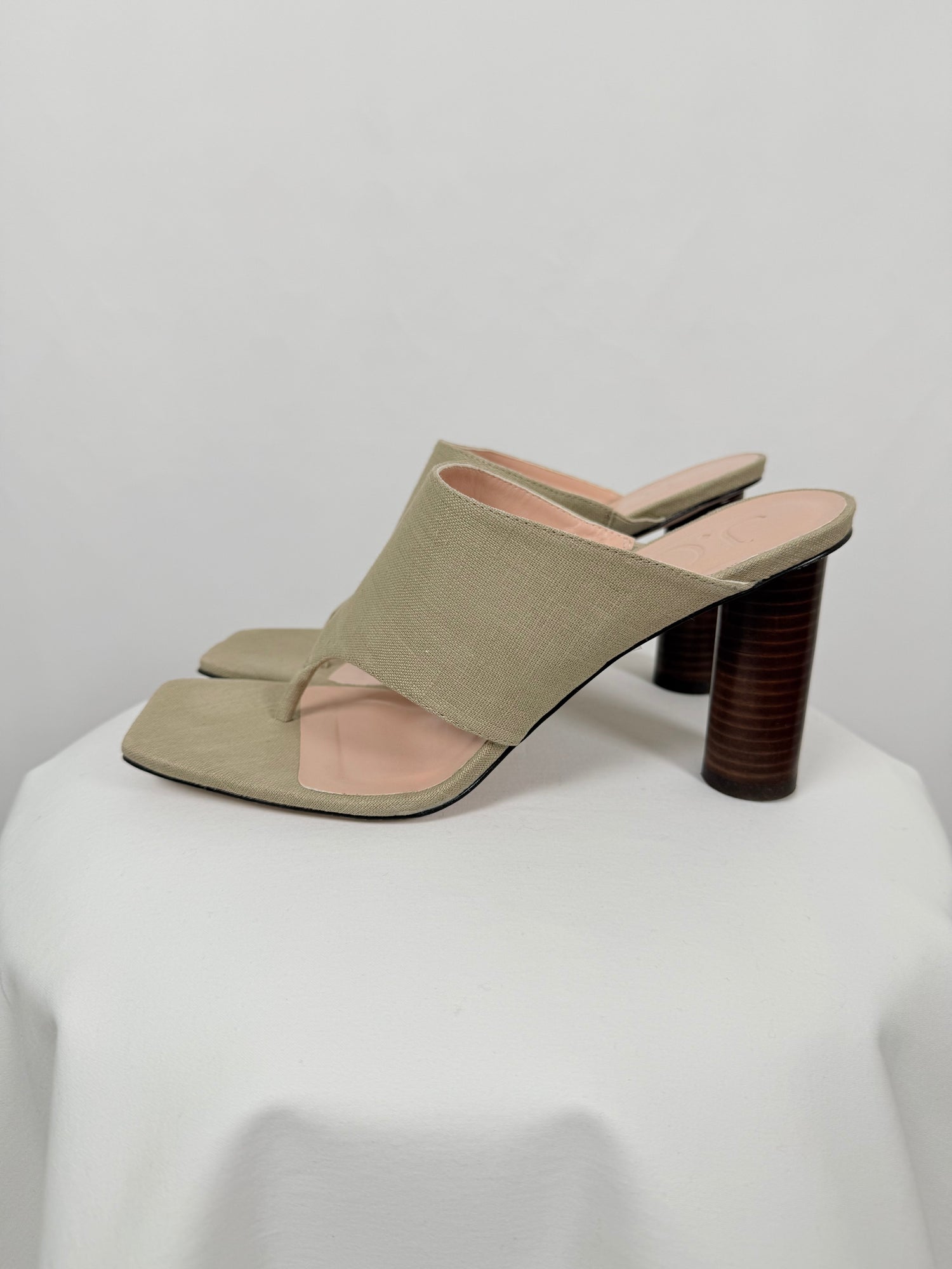 Sandales à talons en lin beige