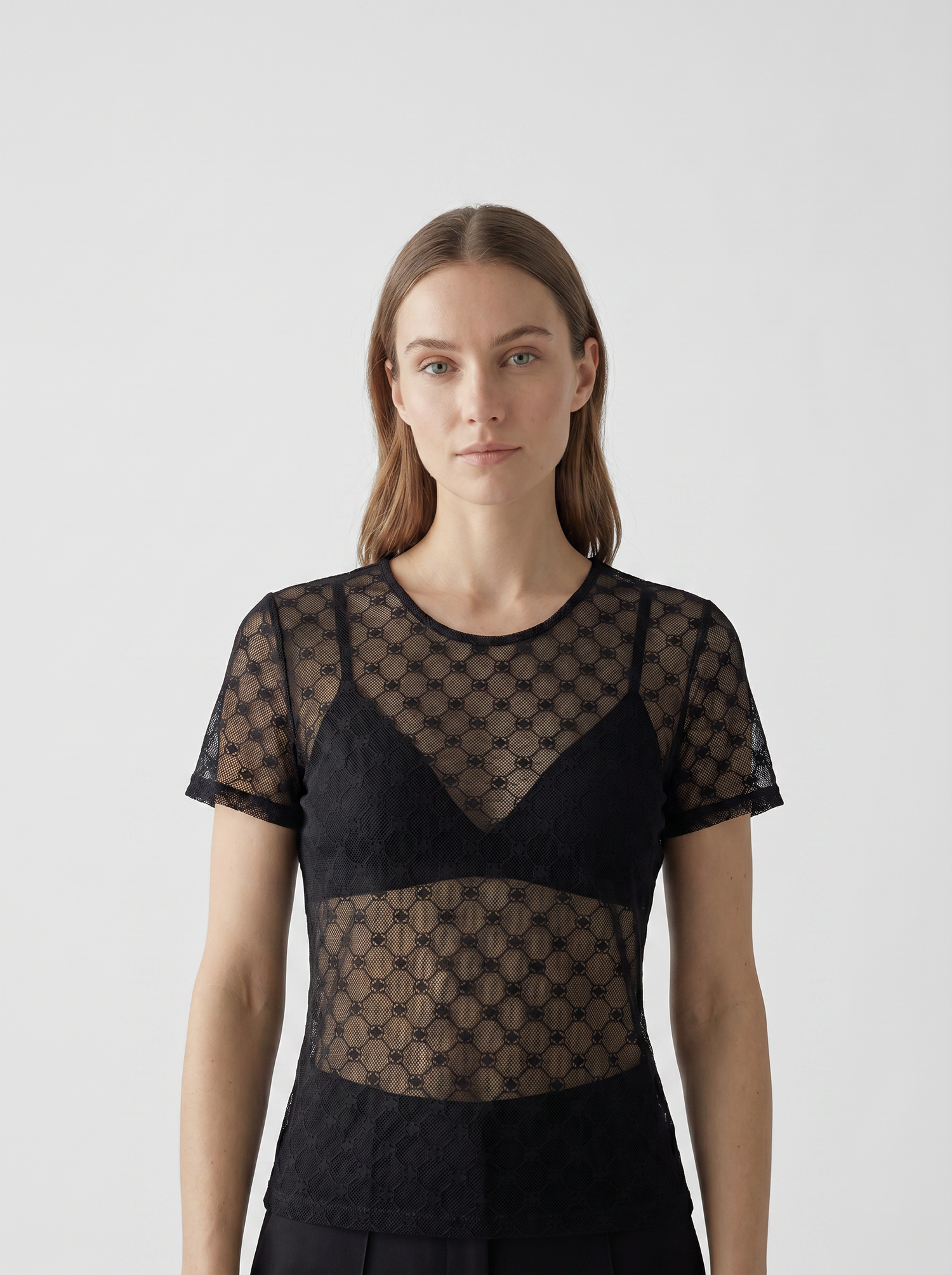 Top transparent brodé noir
